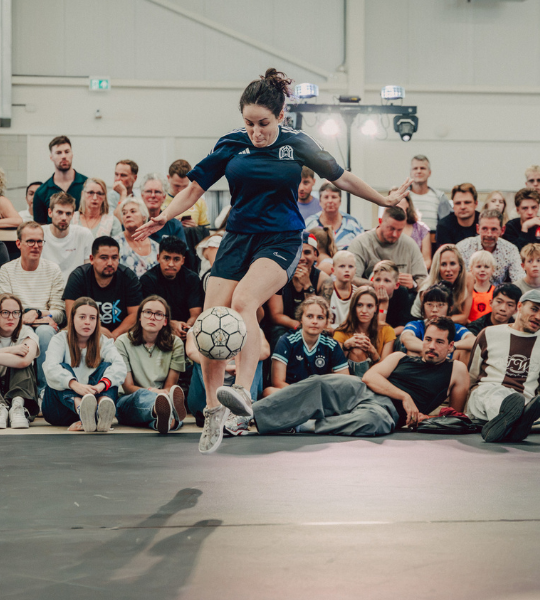 lucie-naostyle-superball-world-champion-freestyle-football11